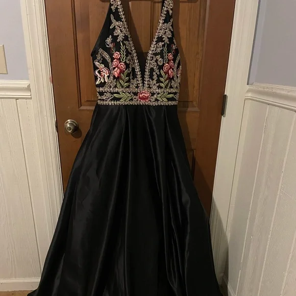 blondie nites embroidered dress Blondie Nites Tulle Black and Gold Embellished Mini Dress – Luscious  Boutique main image 0